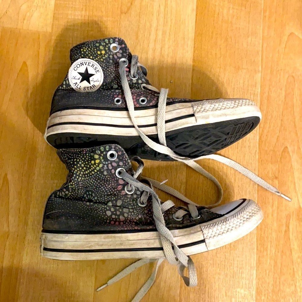 Women’s Hightop Converse Size 5 - Picture 4 of 7